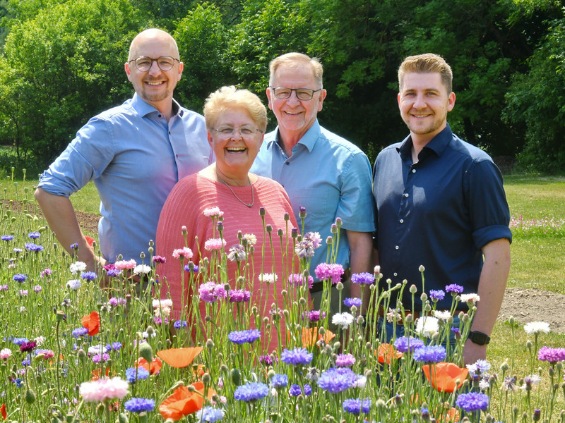 Familie-Fetzer Familie-Fetzer im Sommer auf dem Probefeld