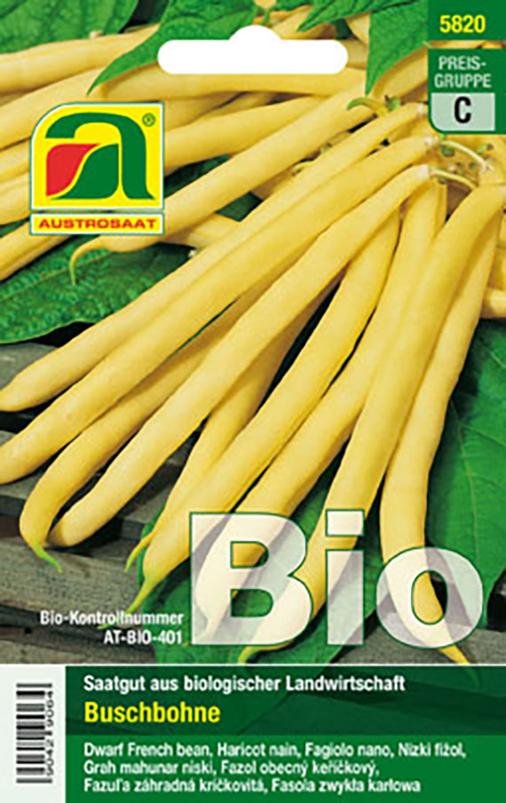 Verpackung von Austrosaat Bio Buschbohne Saatgut mit mehreren gelben Buschbohnen auf grünem Hintergrund, Nahaufnahme