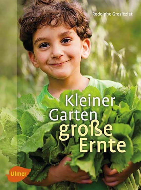 Buchcover: Ein lächelndes Kind hält einen großen Kopfsalat, Titel 'Kleiner Garten große Ernte' auf grünem Hintergrund, Verlag Ulmer.