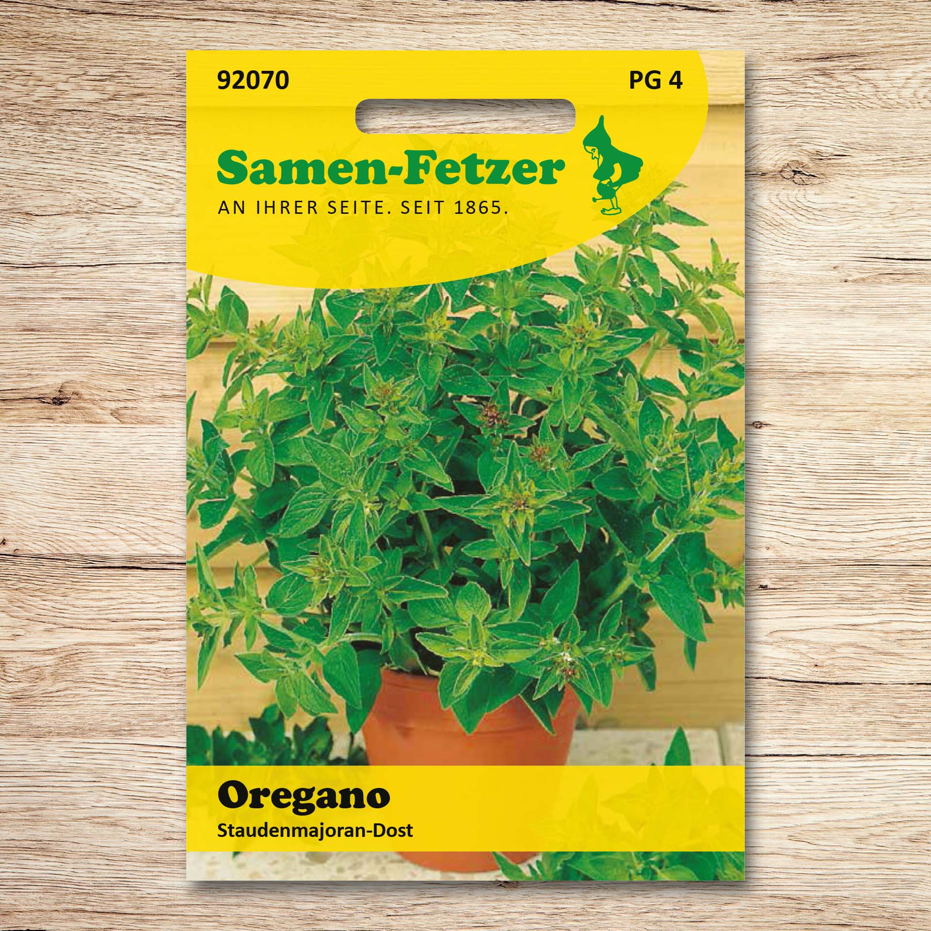Saatgutverpackung von Samen-Fetzer für Oregano Staudenmajoran-Dost mit dichter grüner Oregano-Pflanze im Topf, frosthartes aromatisches Gewürz für Pizza und Nudelgerichte mit mild-pfeffrigem Aroma.