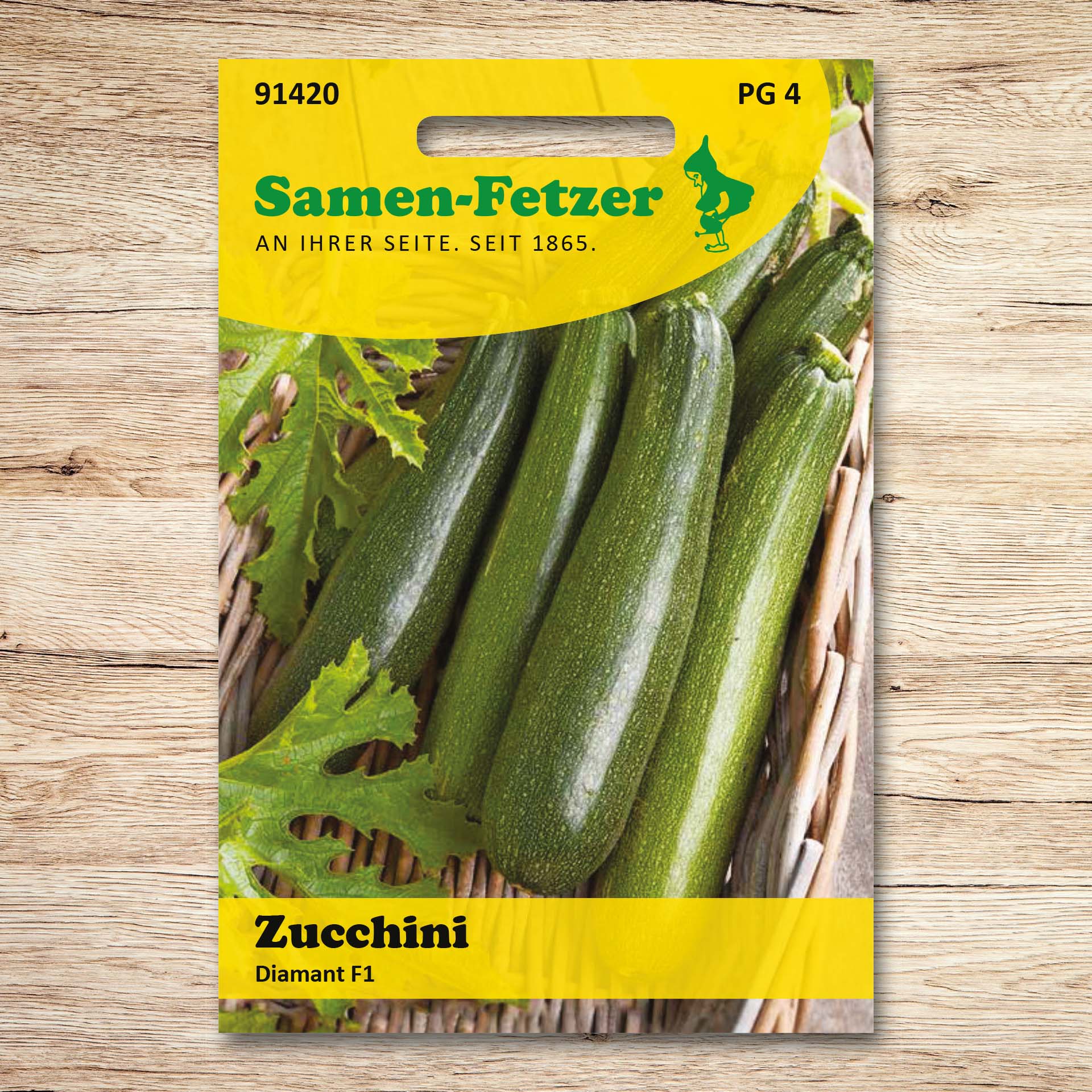 Saatgut Zucchini Diamant F1 von Samen-Fetzer, Abbildung langer, dunkelgrüner Zucchini in Profi-Qualität, rankenlose und schmackhafte Sorte für Ernte junger, zarter Früchte.